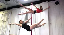 EXKLUZIVNÍ A SEXY REPORTÁŽ: Tanec u tyče představitelky Lady s kolegyní musíte vidět!