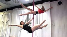 EXKLUZIVNÍ A SEXY REPORTÁŽ: Tanec u tyče představitelky Lady s kolegyní musíte vidět!