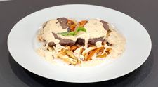Zlatá labuť u sporáku: Recept na hovězí roštěnou podle Oldřicha Nového
