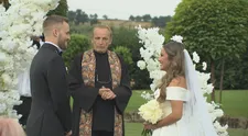 Linda Nguyenová se vdala. Navlékání prstýnku se neobešlo bez komplikací
