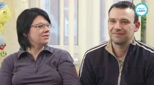 JE TO VENKU: Zamilované pohledy a doteky. Takhle růžové to ale vždy nebylo! Video