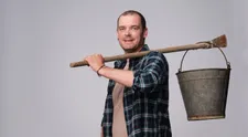 Zdeněk měl vlastní hospodářství. Fyzická práce na Farmě ho nezaskočí