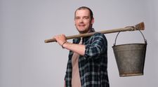 Zdeněk měl vlastní hospodářství. Fyzická práce na Farmě ho nezaskočí