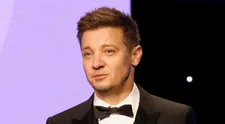 První foto Jeremyho Rennera z nemocnice. Co herec po vážné nehodě vzkázal fanouškům?
