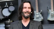 Keanu Reeves vyměnil Hollywood za moře. Společnost mu dělala žena, ke které má nejblíže