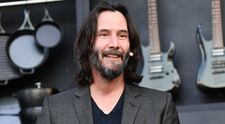 Keanu Reeves vyměnil Hollywood za moře. Společnost mu dělala žena, ke které má nejblíže