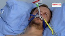 ČTVRTEK V ORDINACI: Mára opět kraluje chirurgii a s první obětí nezahálí. A Sekora přichází k sobě. VIDEO