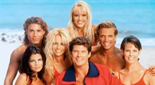 Zákulisí Pobřežní hlídky: Hasselhoff zatahoval břicho, manžel Pamely dělal scény