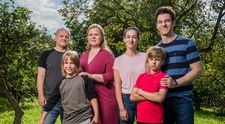 Obě řady seriálu Kukačky z produkce České televize k vidění na Voyo