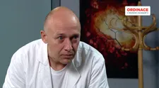 Ukázka z Ordinace: Rána pro Máru, kterou stěží unese! I parchant má bolestivé místo. Co se mu stane?