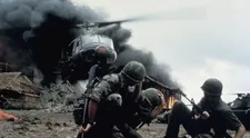 APOKALYPSA NA PLACE: Sebevražda, vojenské potlačení vzpoury i největší výbuch v historii. Který film měl tak dramatické natáčení?