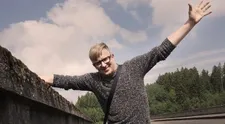 VIDEO: Aleš Háma předvedl v zákulisí Tváře svého dědu. Ten chlápek byl tak trochu divný...
