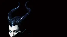 Krásná Angelina Jolie v roli nejzápornější Disney postavy. S jakým příběhěm je film Zloba spojený?