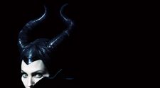 Krásná Angelina Jolie v roli nejzápornější Disney postavy. S jakým příběhěm je film Zloba spojený?