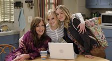 Sitcom Máma na Nova Fun: Hlavní hvězda seriálu zářila v Scary Movie i Přátelích