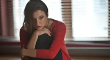 Bereniku Kohoutovou chtěli vyhodit z baru! 'Dej mi ještě panáka, dělej!' křičela na barmana. VIDEO