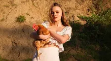FOTO: Uhodnete, kdo jsou rodiče této krásky? Její otec je jeden z nejvíce sexy mužů Hollywoodu!