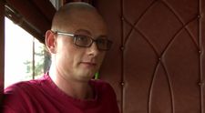 Malý David by měl radši za maminku vyměněnou manželku! Jeho otec ji drsně shodí. VIDEO