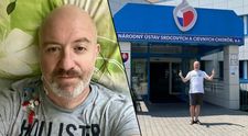 Jan Holík z Ulice bojoval o život. Teď se přesouvá do jiné nemocnice