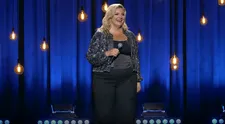 Váha jako měřítko kvality člověka. S jakými předsudky bojuje komička Simona Salátová?