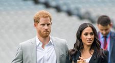 Slzy, drsná slova i princezna Catherine. Co odhalil nový dokument o Meghan a Harrym?