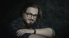 Největší dar k Vánocům dostanou diváci od Davida Stypky. K nové pohádce nazpíval s Ewou Farnou duet Zázraky