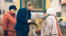 Netradiční sběr informací: Lenka z Dámy a Krále v hospodě s místními štamgasty! VIDEO