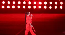 Těhotná Rihanna oslavila 35. narozeniny. Jak jinak než na jehlách