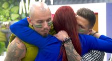 Tereze nepomohla báseň ani dojemná řeč. Objala spolubydlící a potichu se vytratila