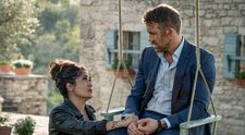 Český odkaz v komedii Zabijákova žena & bodyguard. Ryan Reynolds v ní opět zachraňuje svět