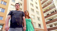 UKÁZKA ZE STŘEDEČNÍ MISE: Mladý pár naletěl realitce. Využila toho, že se jedná o nevidomé!