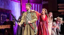 Komedie omylů otevřela shakespearovské léto. Loučí se Zimní pohádka