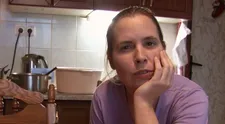 Náhradní manželka v šoku: Cítila, jak jí po zádech skáčou blechy! VIDEO