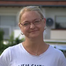 Mamince Daniele je 43 let, je na mateřské dovolené.