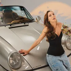 Charlotte Gott v novém videoklipu