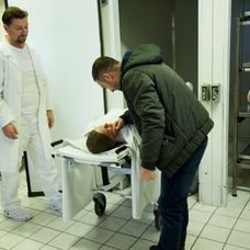 Specialisté natáčejí na pitevně - 6