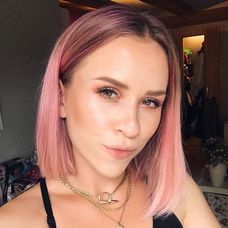 Mariana Prachařová a její růžové vlasy - 10
