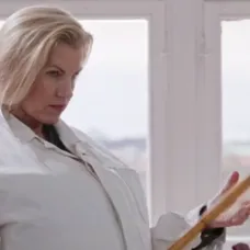 Leona Machálková jako Queen Latifah.