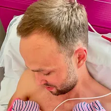 Moderátor Radek Mazal s manželkou Emílií a dvojčaty (2)