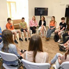 Debata se studenty o seriálu Sex O'Clock