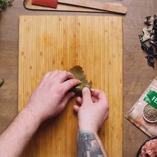 MasterChef recepty: Vítězný recept červeného týmu - Bo La Lot – masové závitky v betelovém listě s rybí omáčkou - 1