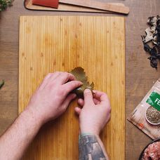 MasterChef recepty: Vítězný recept červeného týmu - Bo La Lot – masové závitky v betelovém listě s rybí omáčkou - 1