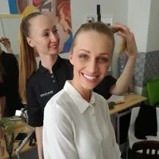 Veronika Kašáková v obležení dětí jako Angelina Jolie - 6