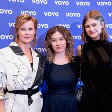 Jitka Schneiderová, Pavla Gajdošíková a dcera Anna Sofie Švehlíková na slavnostní premiéře Extraktorů