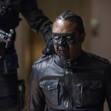 Arrow V. - 7. díl - Vigilante