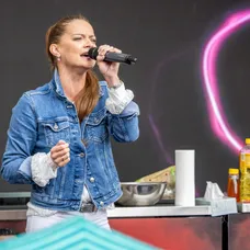 Šárka Vaňková zazpívala fanouškům na Dni s Novou v Mostě