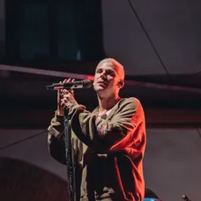 Sebastian kvůli natáčení klipu změnil účes.