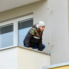 Ordinace: Při skoku z balkonu nahradil Peroutku kaskadér - 22