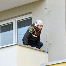 Ordinace: Při skoku z balkonu nahradil Peroutku kaskadér - 22