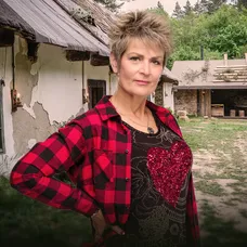 Zuzana, Farma Česko